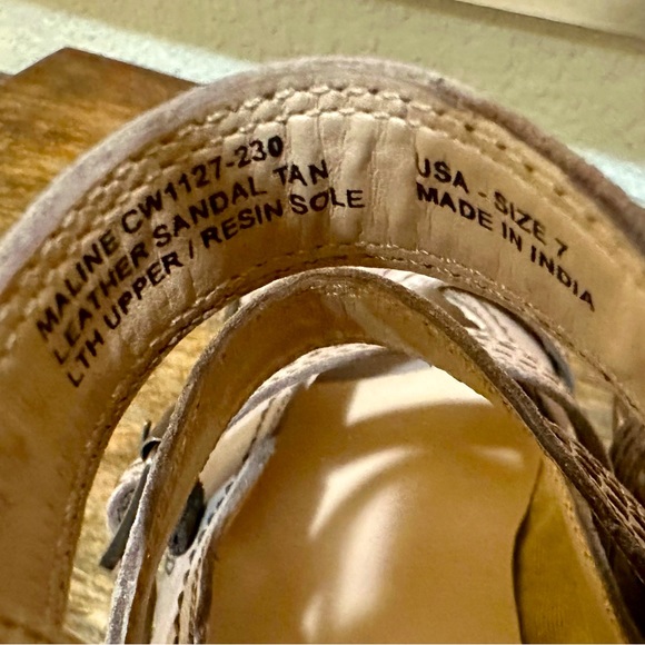 🌸Gimmicks Leather Sandal by BKE Buckle - Picture 5 of 15